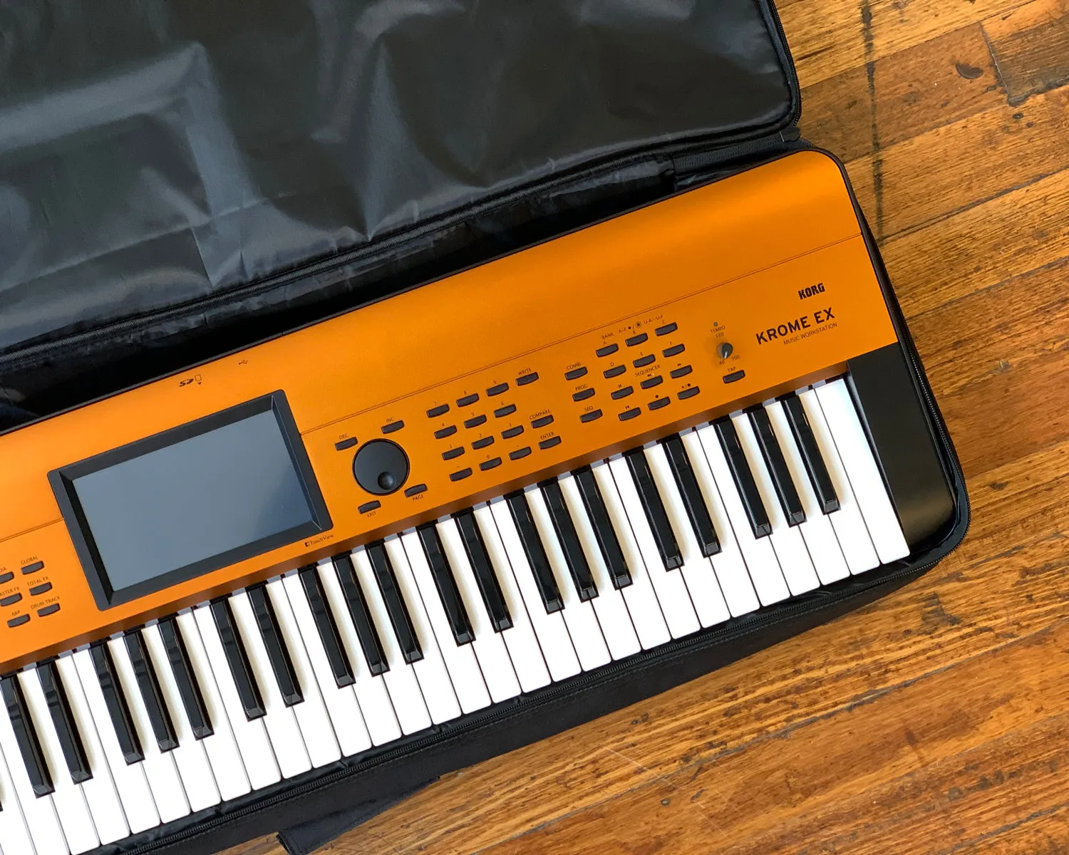KORG Krome EX 61-Key Music Workstation w/ Soft Case - Ltd. Edition Copper 🧡