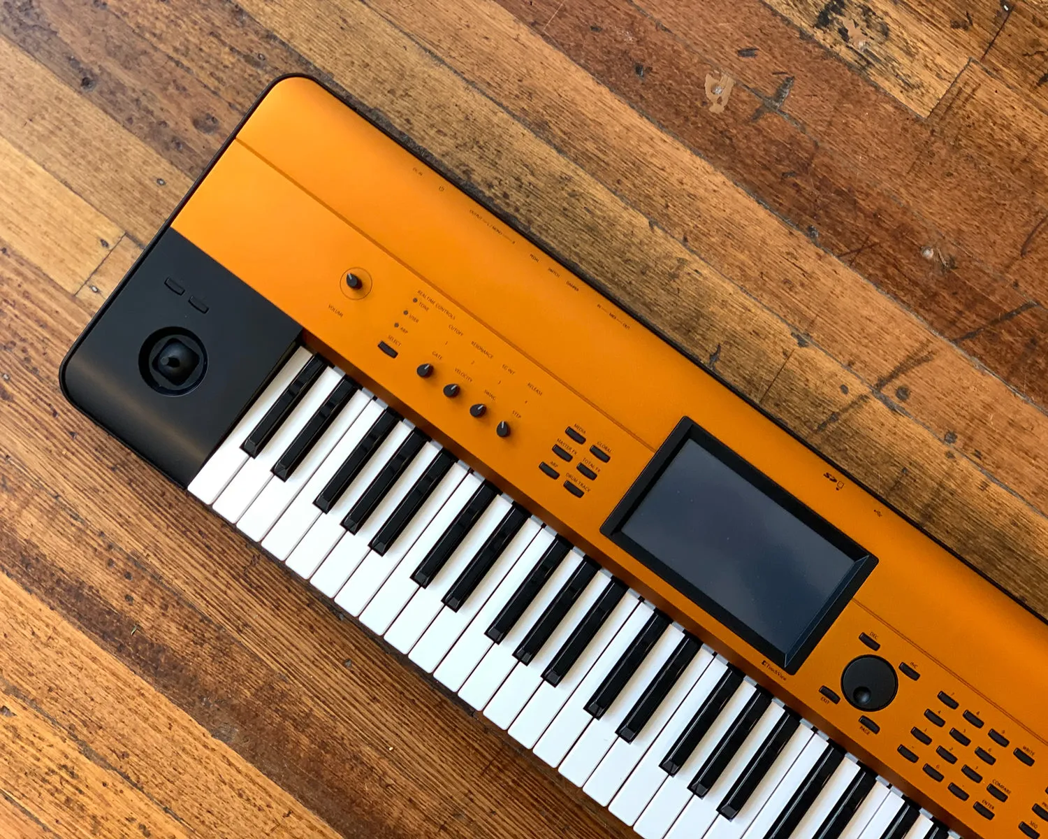 KORG Krome EX 61-Key Music Workstation w/ Soft Case - Ltd. Edition Copper 🧡