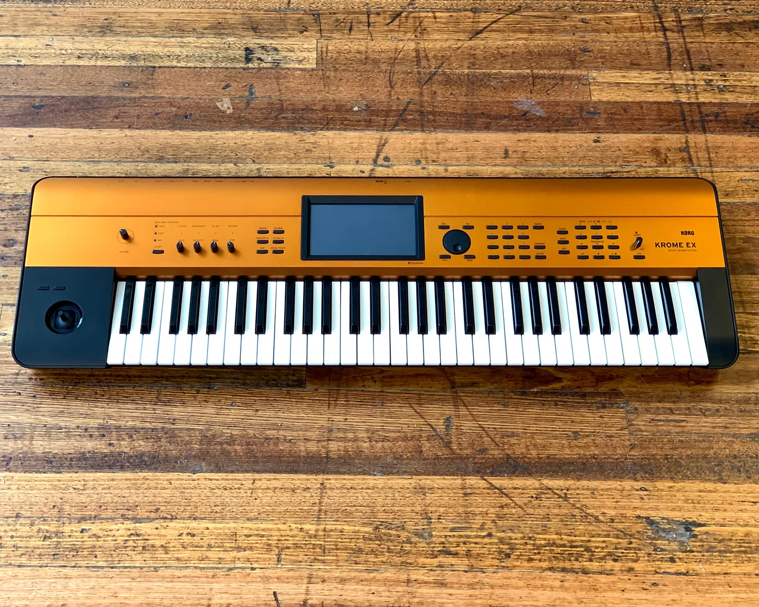 KORG Krome EX 61-Key Music Workstation w/ Soft Case - Ltd. Edition Copper 🧡