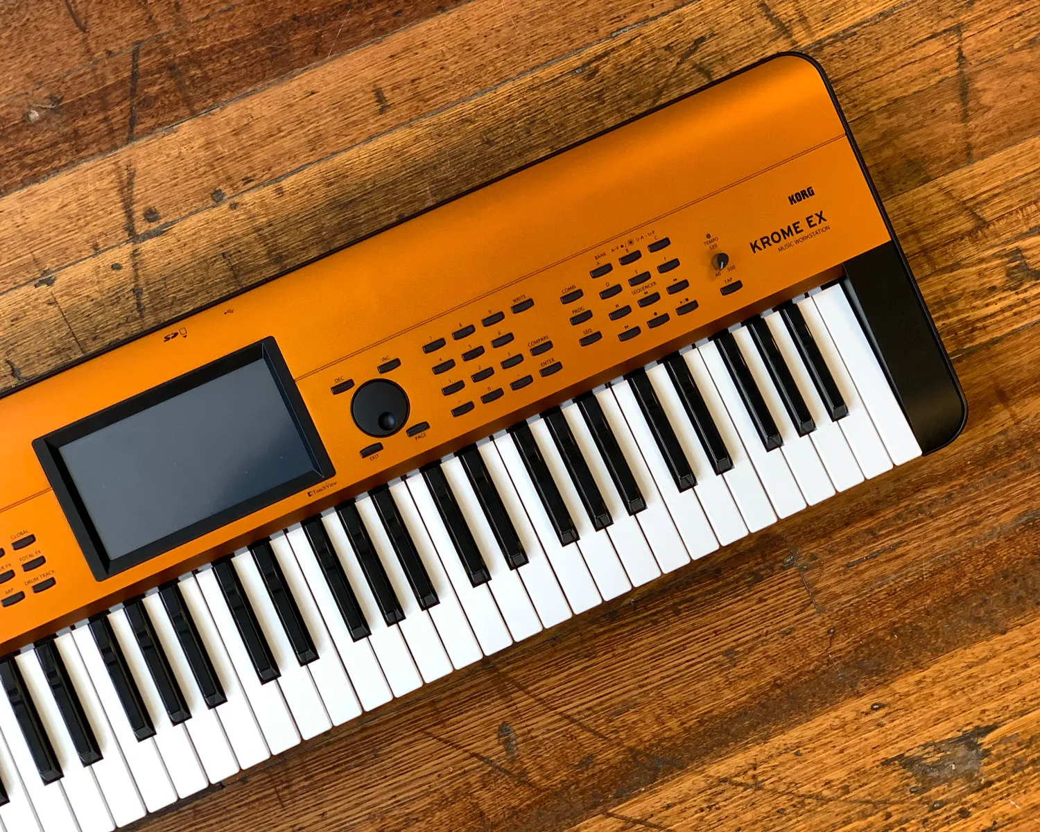 KORG Krome EX 61-Key Music Workstation w/ Soft Case - Ltd. Edition Copper 🧡