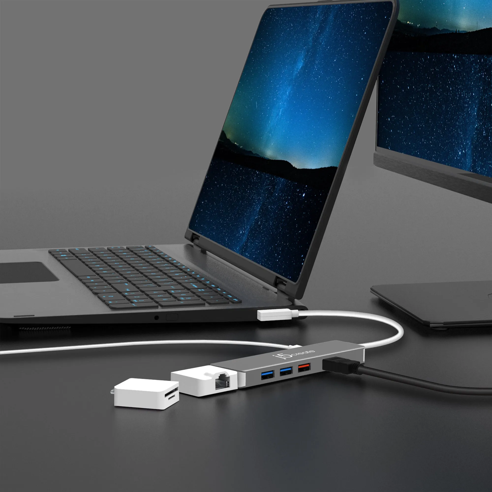 USB-C™ Modular Multi-Adapter with 2 Kits