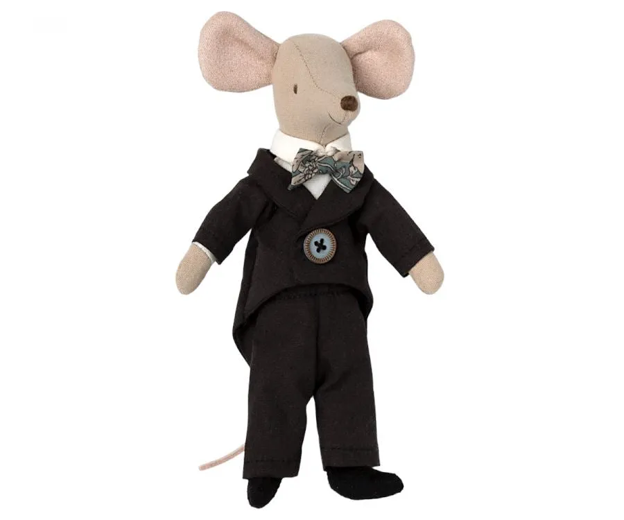 Wedding mice couple in box