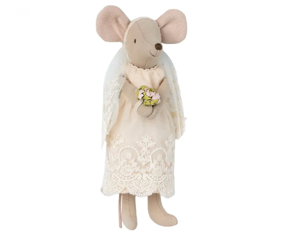 Wedding mice couple in box